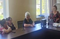 Meeting with members of the mutual assistance group