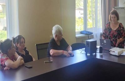 შეხვედრა თვითდახმარების ჯგუფის წევრებთან