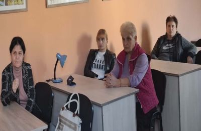 მუშაობა სხვადასხვა თემში